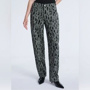 NWT Scoop Seamed Denim Barrel Jeans Wide Leg High Rise Leopard Print Olive SZ 4